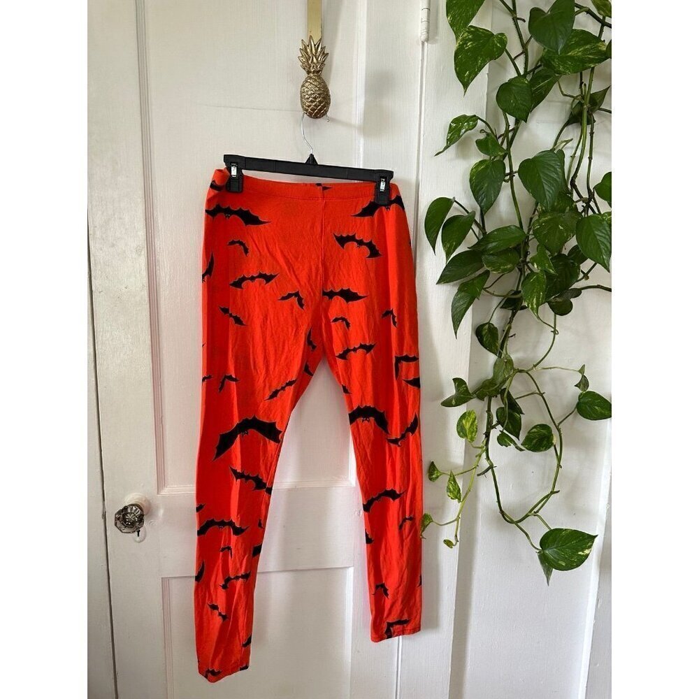 City Streets women’s size large Halloween bat leggings